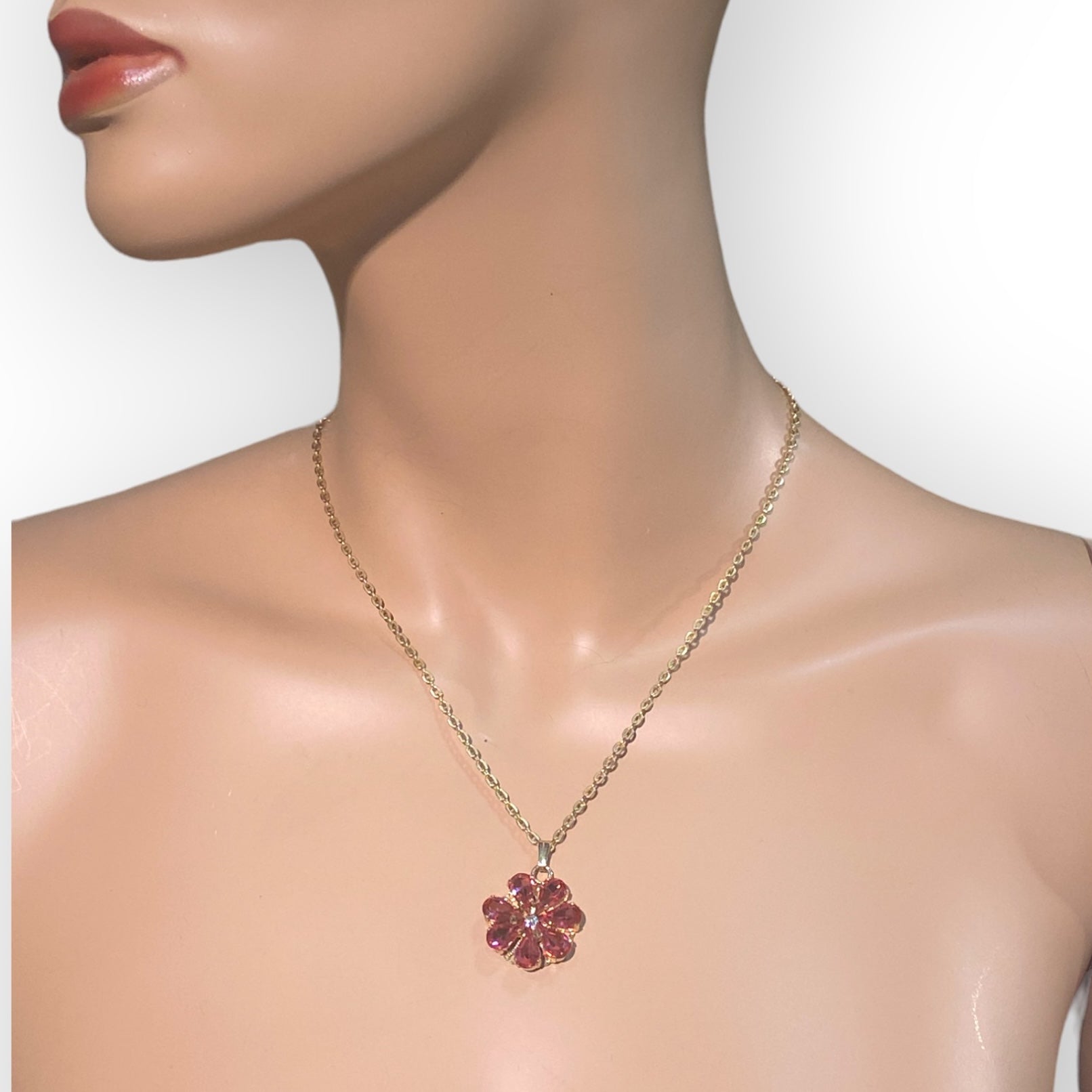 Daisy Pendant Necklace With Crystal Drops In pink shades.