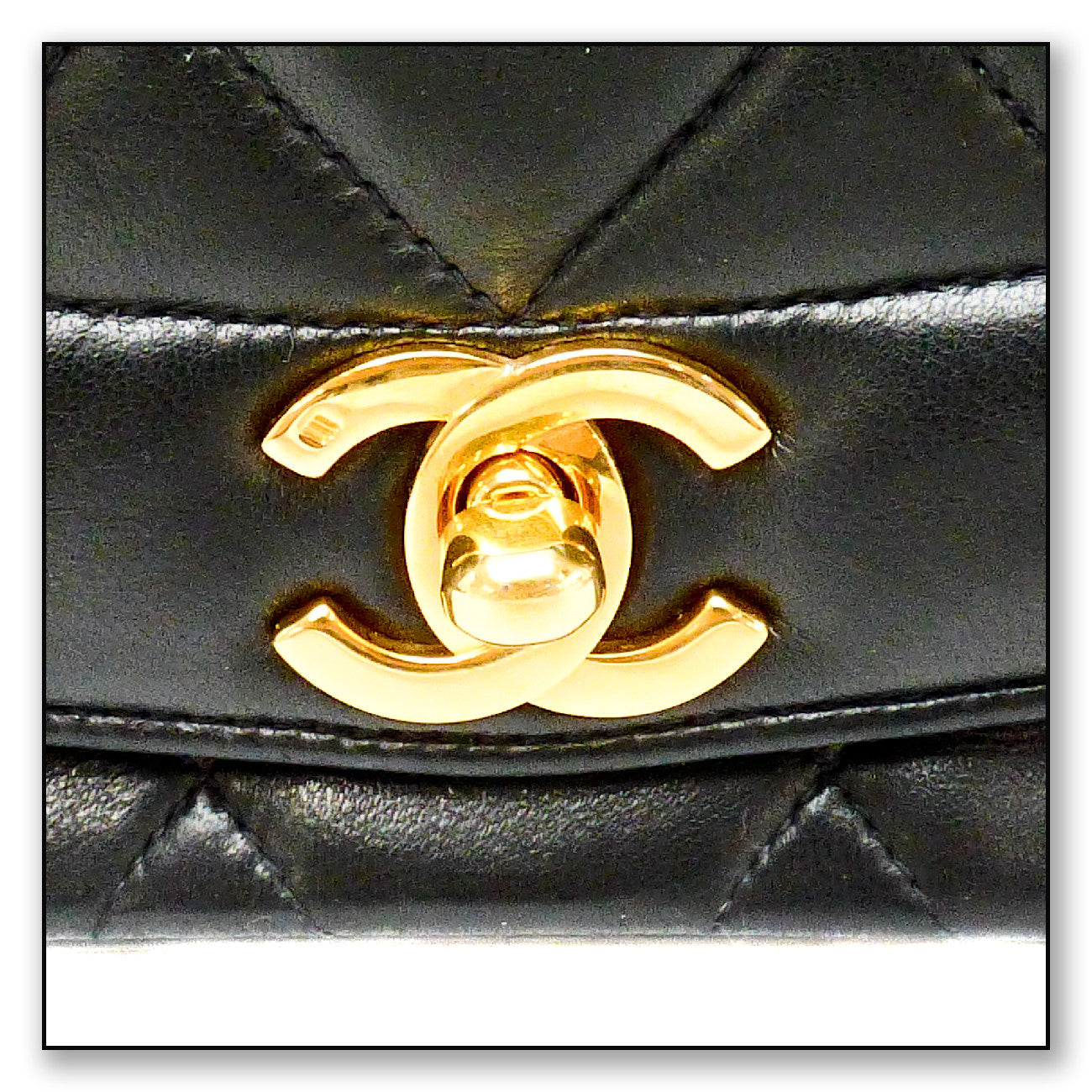 Bolso de hombro con solapa acolchada vintage de Chanel