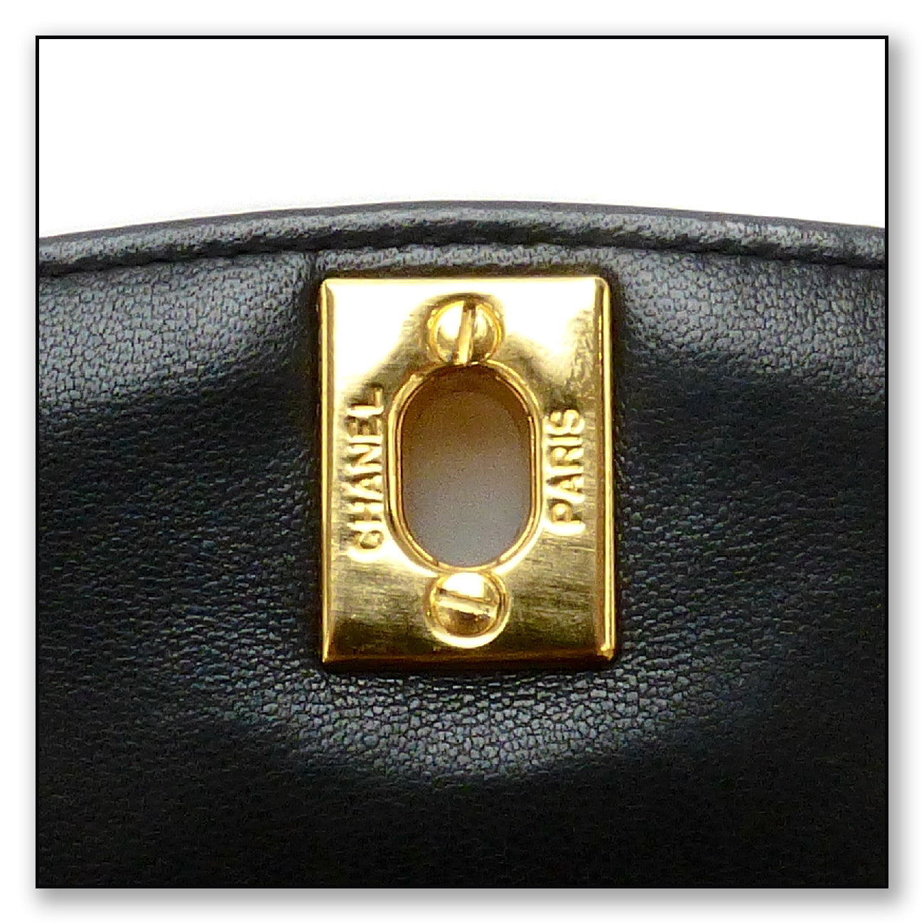 Bolso de hombro con solapa acolchada vintage de Chanel