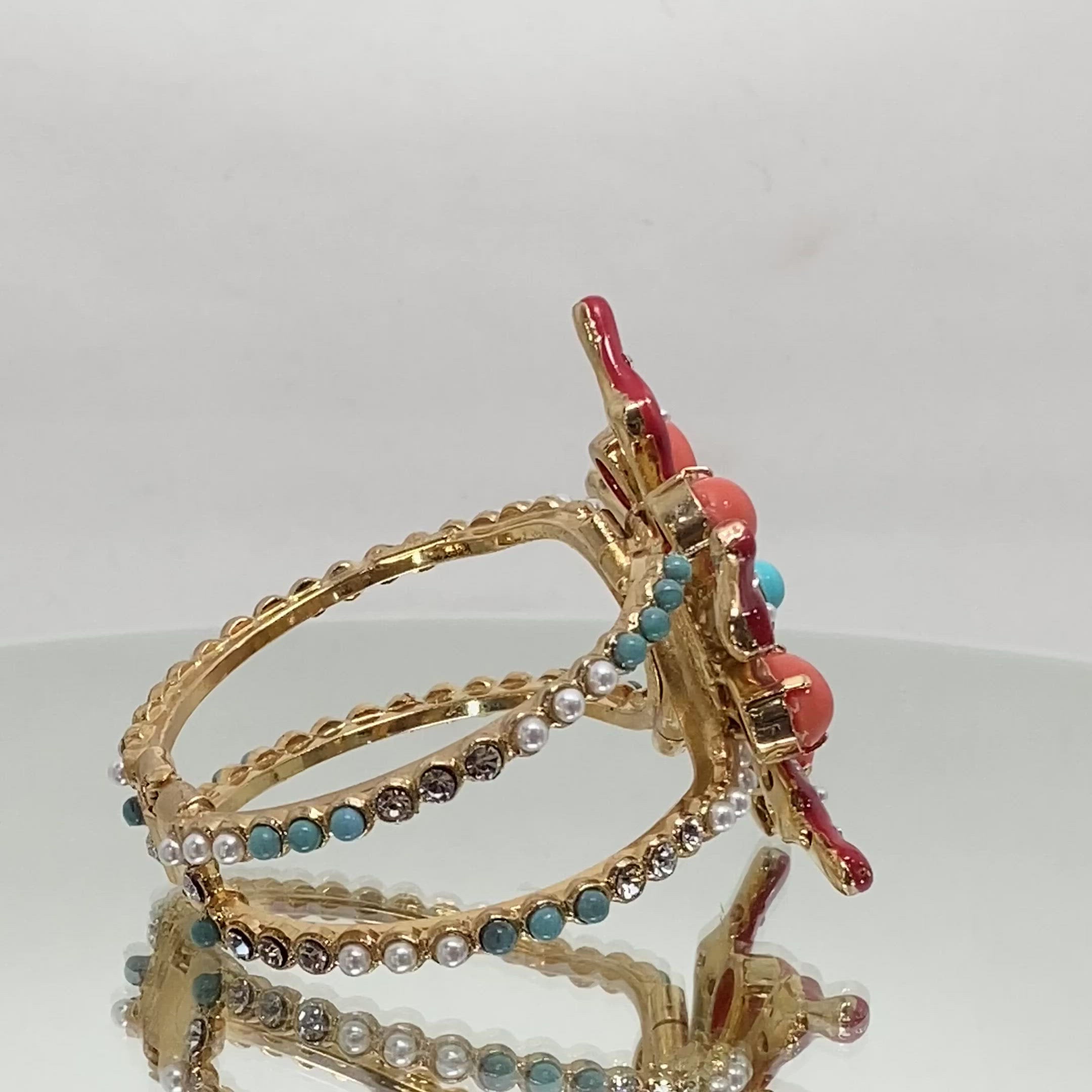 Magnificent bracelet Carlo Zini with coral theme in the star-shape. Hypoallergenic rhodium plated in 18 KT gold and elegant construction in Swarovski® crystals, and multicolored resins 100% handmade. The highly crafted working makes each item unique and exclusive. This item has been entirely made in Italy.