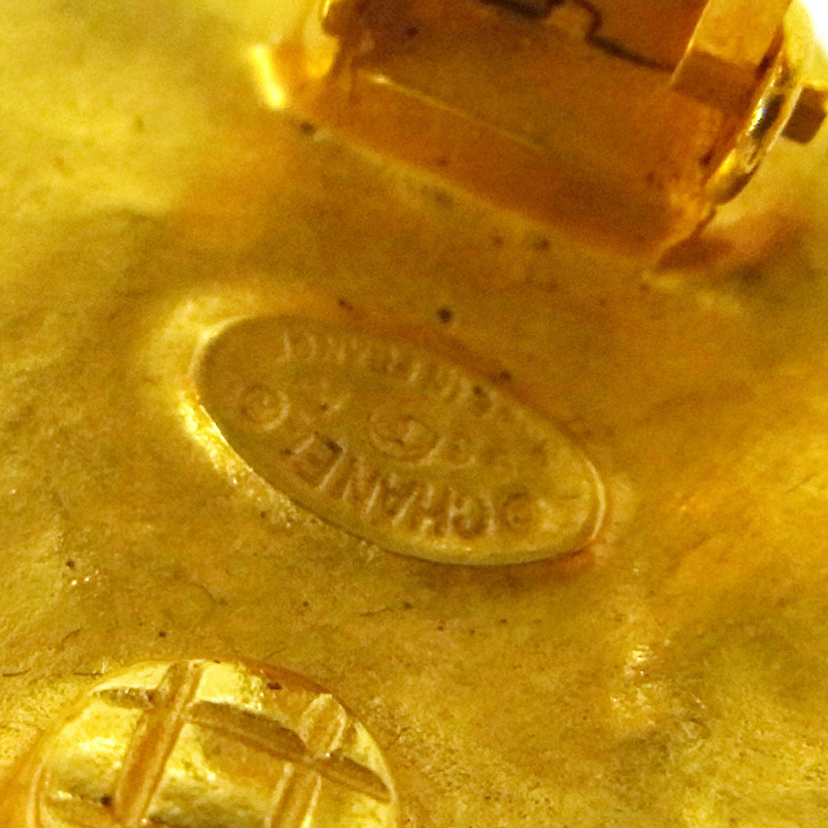 PENDIENTES CON EL LOGO CC DE CHANEL